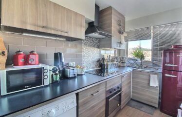 Cantini T2 terrasse vue imprenable sur tout Marseille
